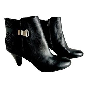 Women’s Naturalizer N5 comfort ankle boots size 7.